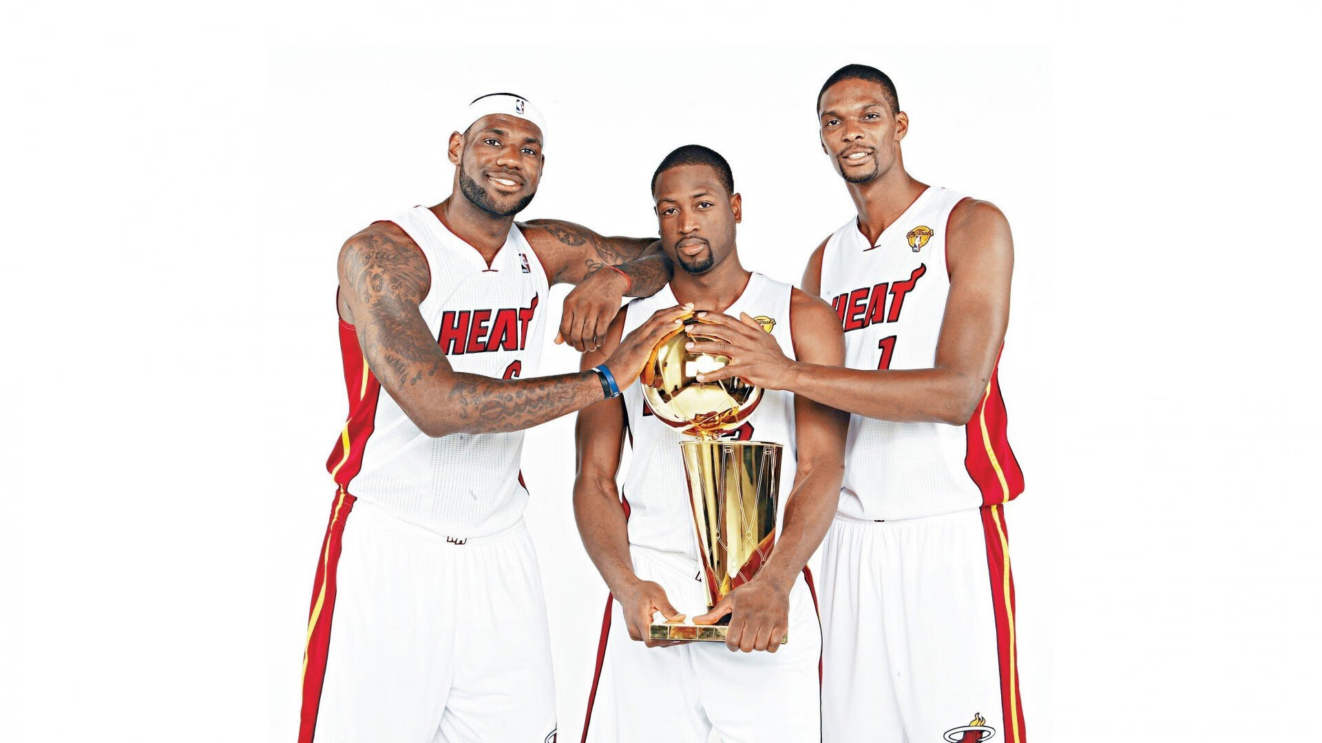 字母哥表示保持防守强度才能持续连胜,字母哥持球进攻